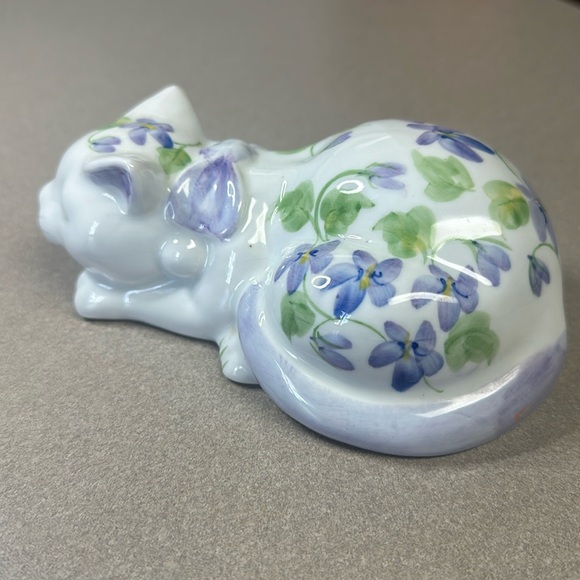 Andrea by Sadek vintage floral sleeping cat made in Thailand - Picture 2 of 6